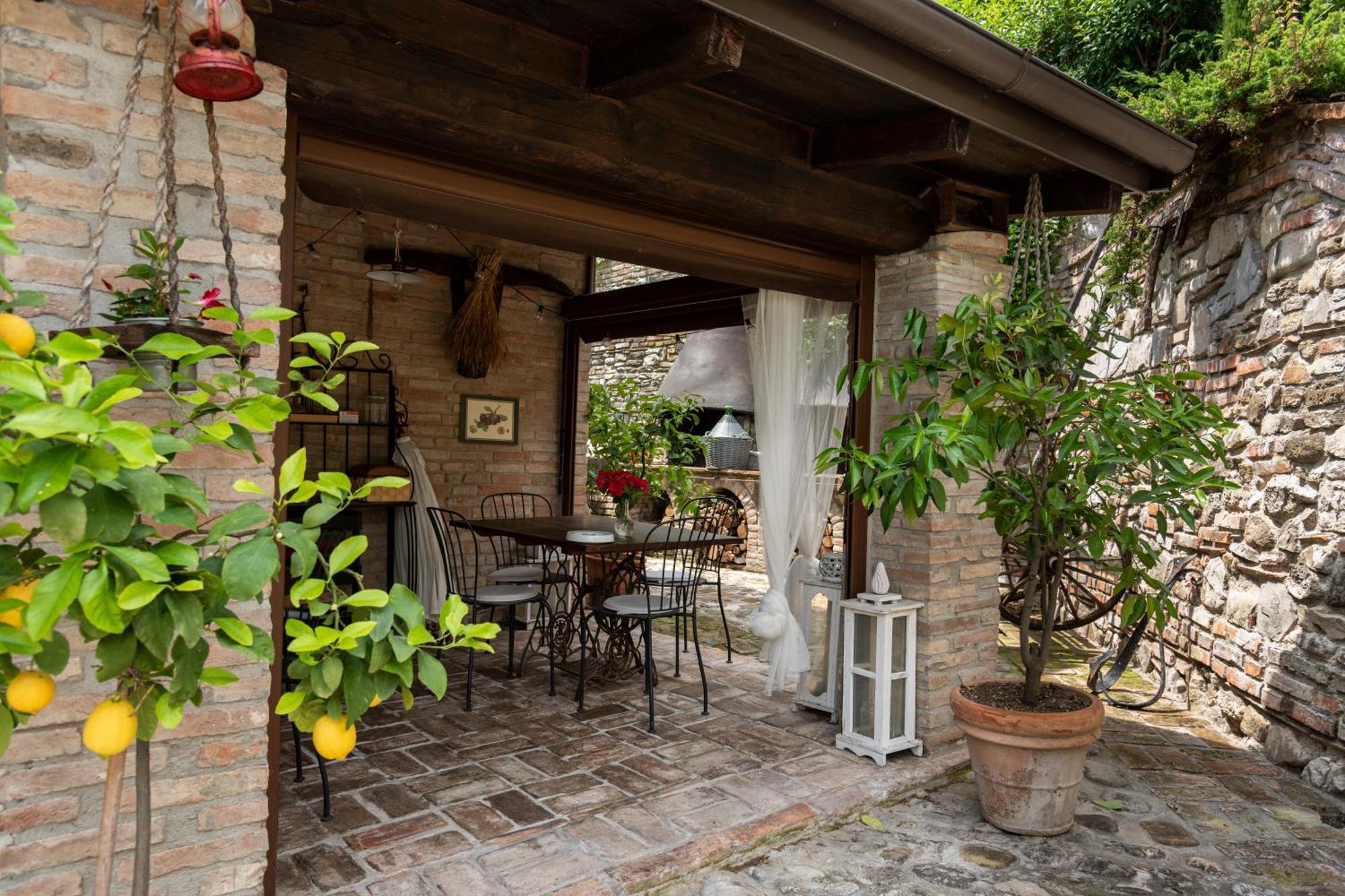 Castello di Serravalle ラ ブカゲストハウス エクステリア 写真