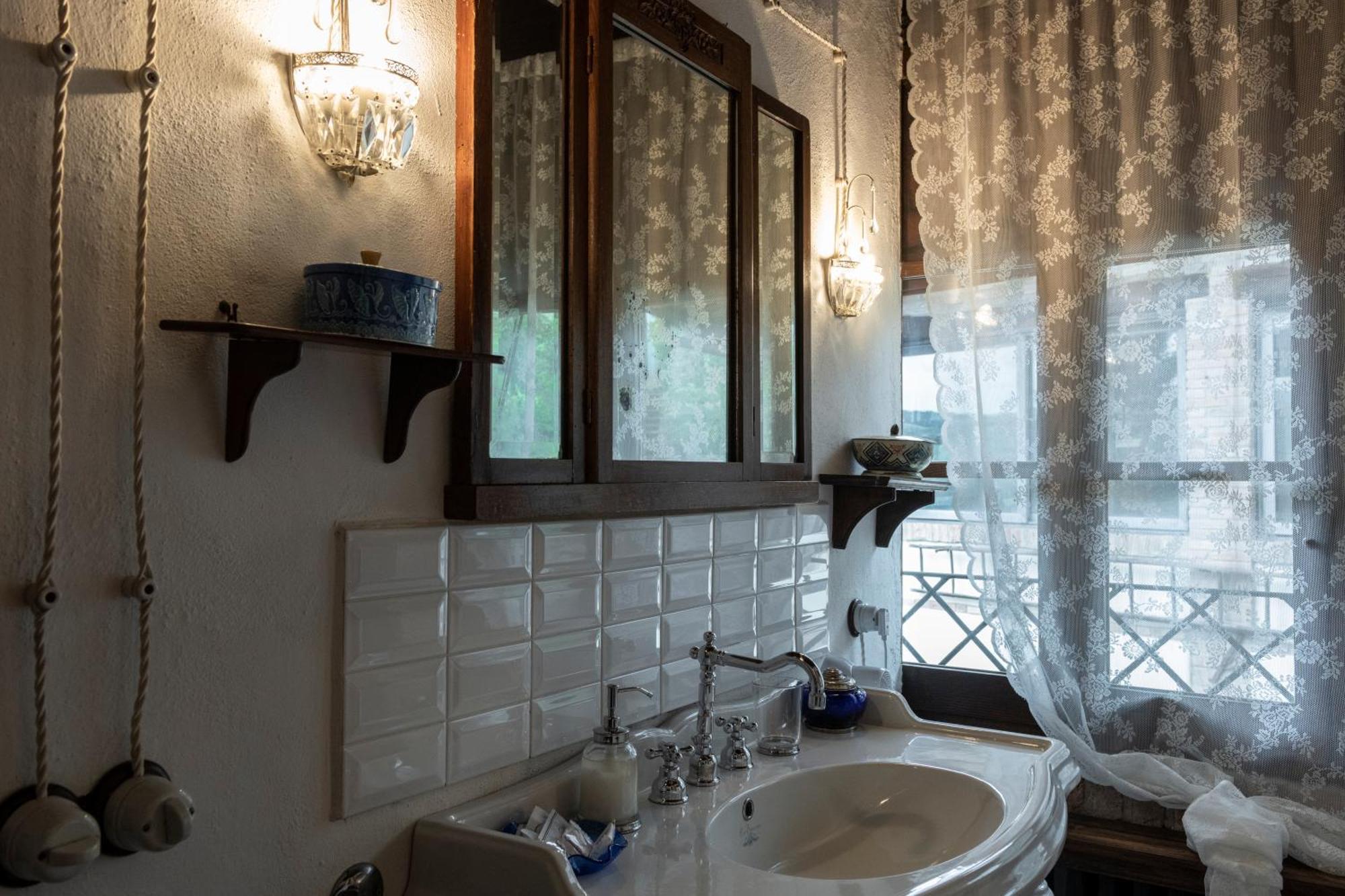 Castello di Serravalle ラ ブカゲストハウス エクステリア 写真
