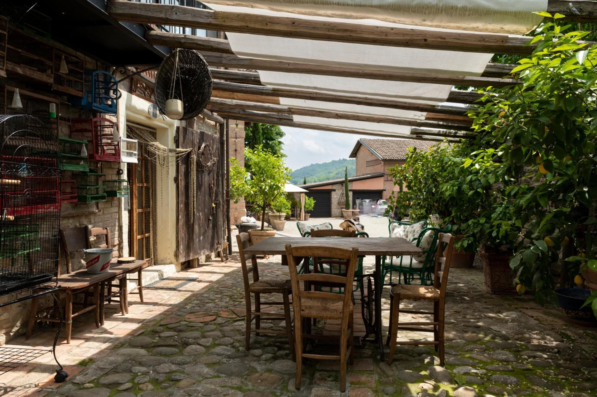 Castello di Serravalle ラ ブカゲストハウス エクステリア 写真