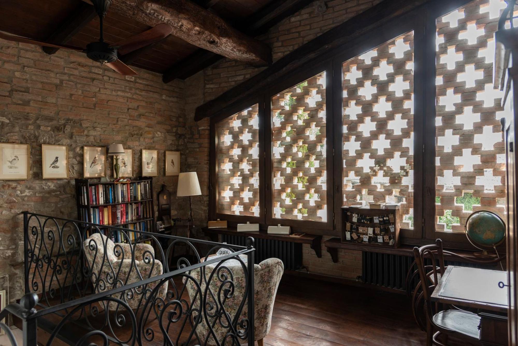 Castello di Serravalle ラ ブカゲストハウス エクステリア 写真