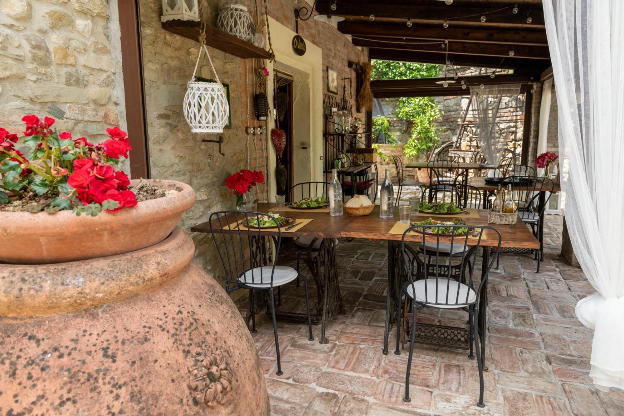 Castello di Serravalle ラ ブカゲストハウス エクステリア 写真
