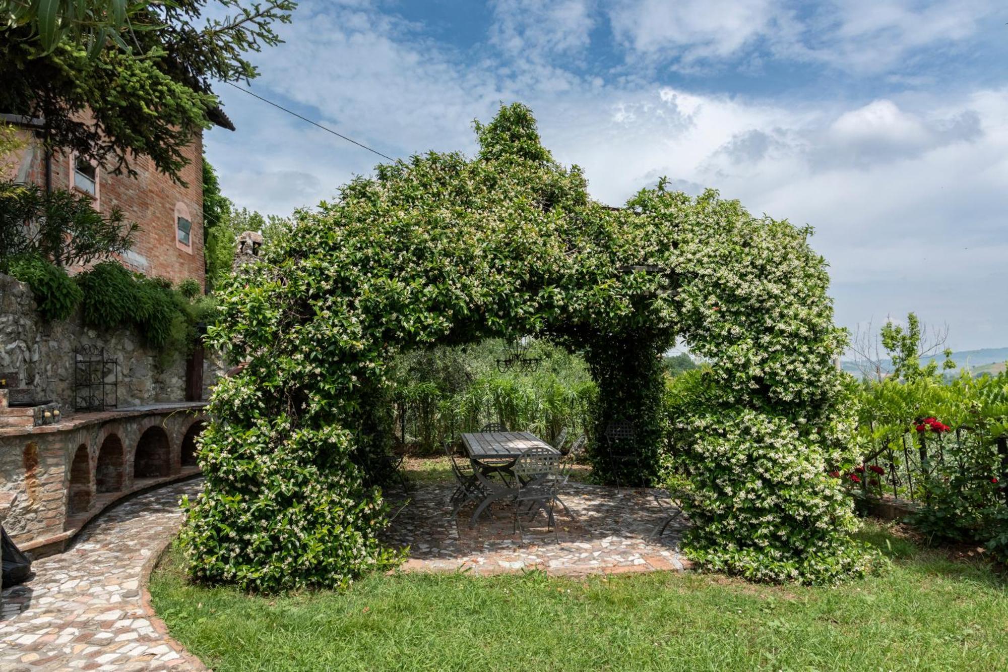 Castello di Serravalle ラ ブカゲストハウス エクステリア 写真