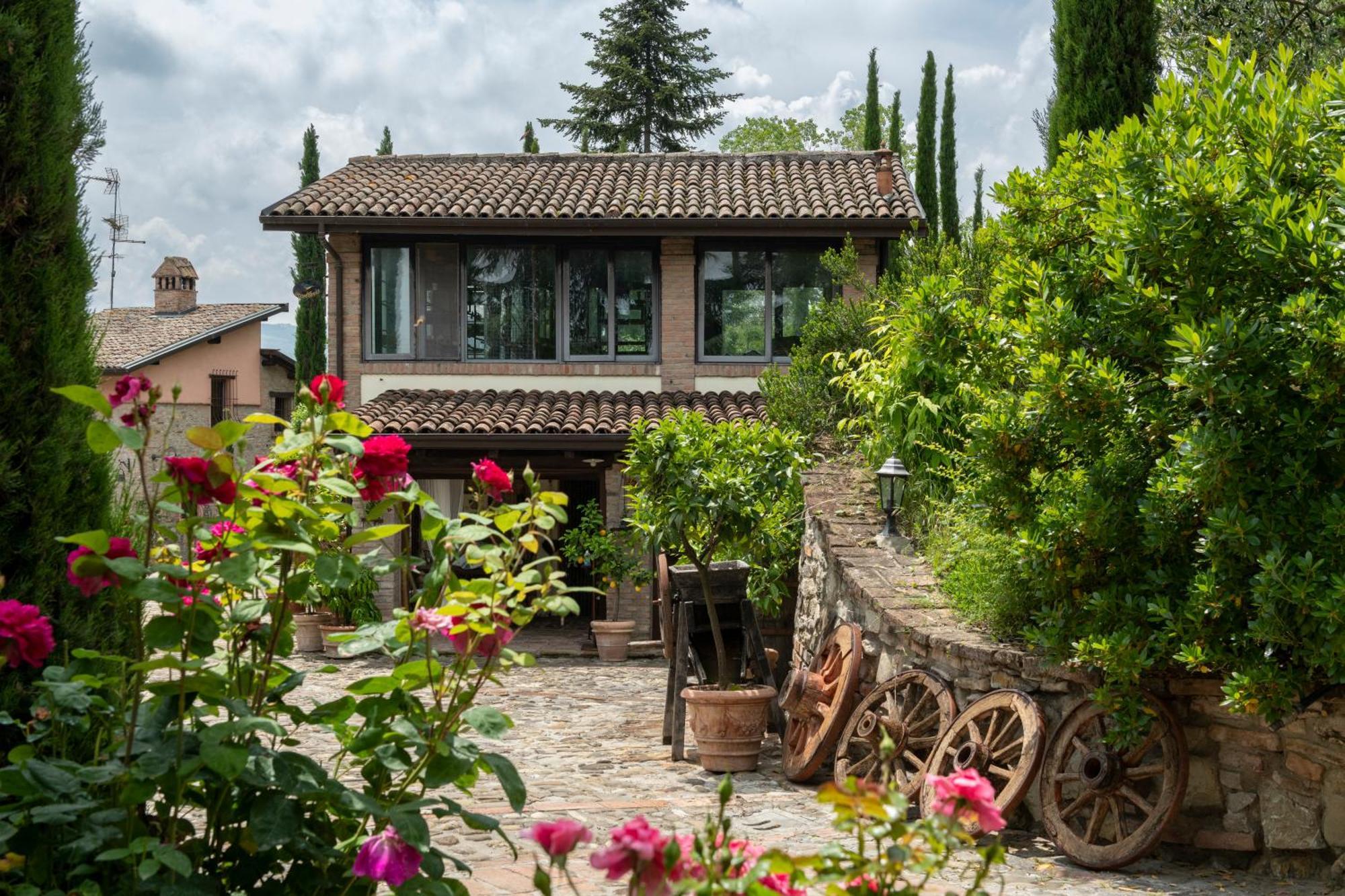Castello di Serravalle ラ ブカゲストハウス エクステリア 写真