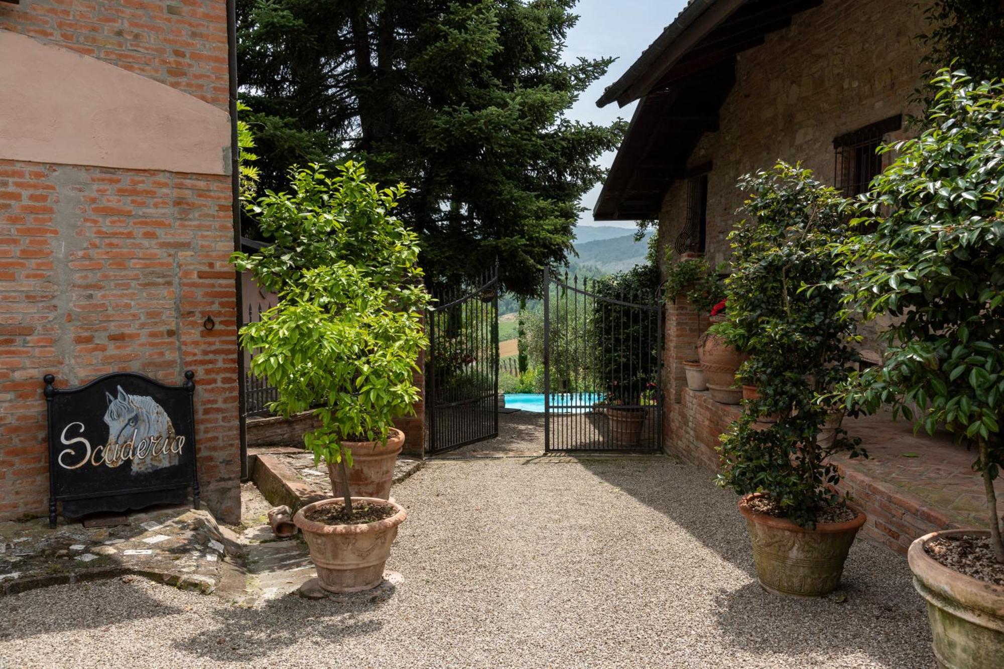Castello di Serravalle ラ ブカゲストハウス エクステリア 写真