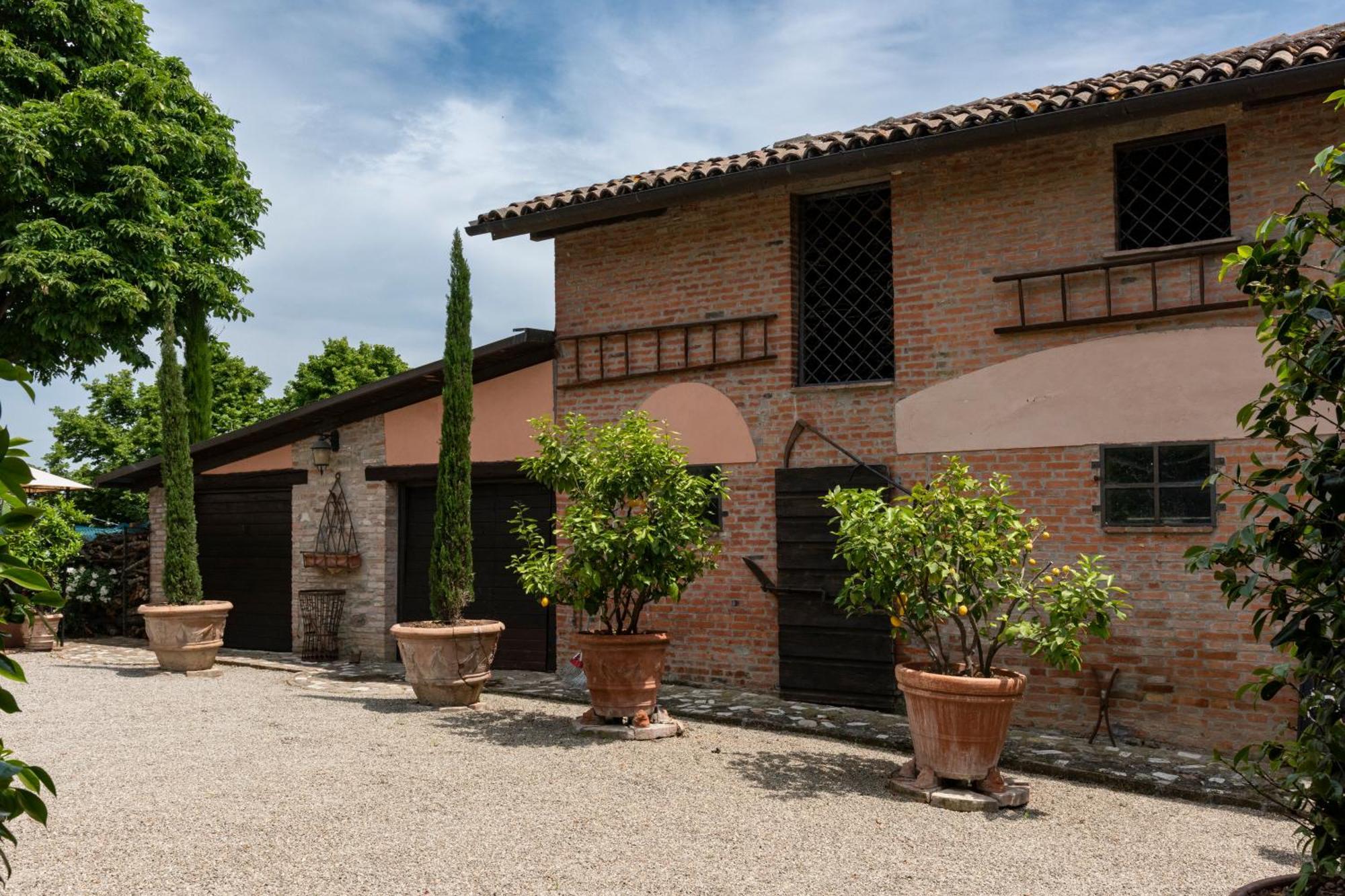 Castello di Serravalle ラ ブカゲストハウス エクステリア 写真